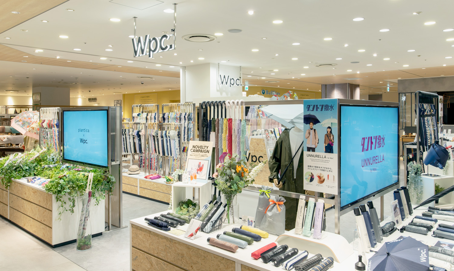 Wpc.ルクア1100店内 ポーチ