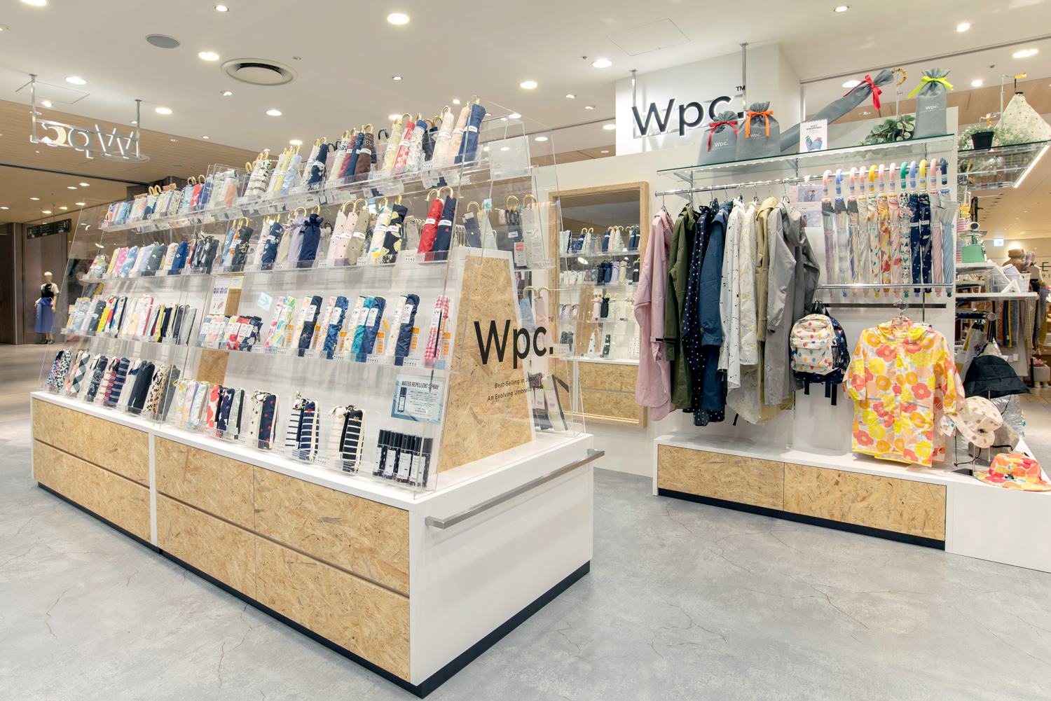 Wpc.ルクア1100店内